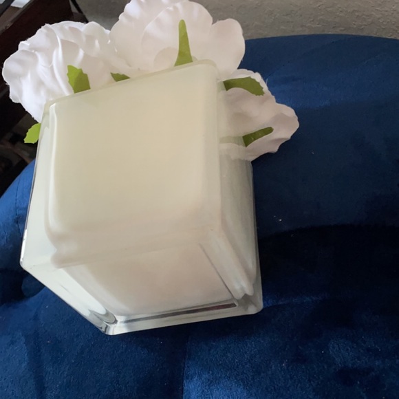 White Faux Roses in Glass Vase (Floral Arrangement) Decor - Picture 4 of 6